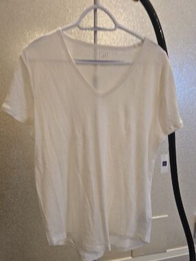 Classic V-Neck 100% Linen White Tee